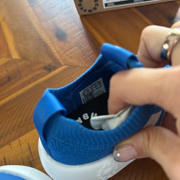 Kids Adidas Bubble Comfy Sneakers Sz 8 - Picture 4 of 6